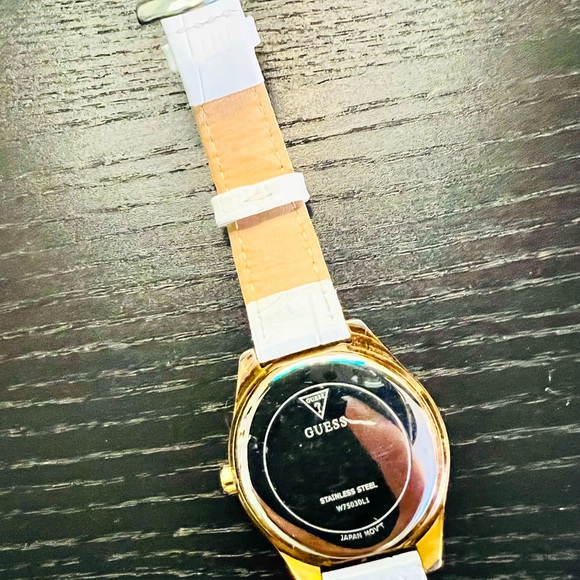 Guess women’s watch - Picture 4 of 4